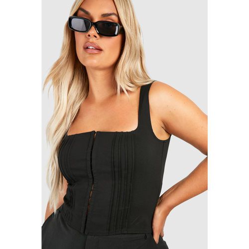 Top a corsetto Plus Size con cuciture, asole e gancetti - boohoo - Modalova