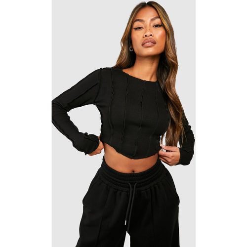 Crop top a maniche lunghe a coste con cuciture esposte - boohoo - Modalova