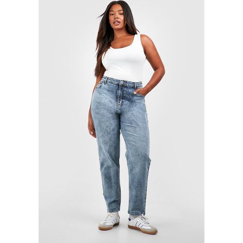 Jeans Mom Plus Size a vita alta in lavaggio vintage - boohoo - Modalova