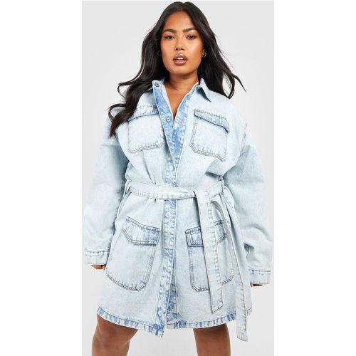 Vestito camicia Plus Size in denim con cintura - boohoo - Modalova