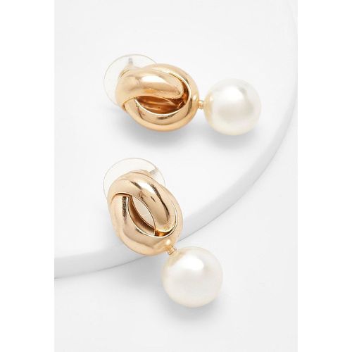 Orecchini pendenti con perle attorcigliate color oro - boohoo - Modalova