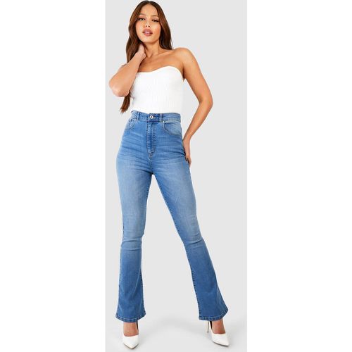 Jeans a zampa Tall Basics 1 - boohoo - Modalova