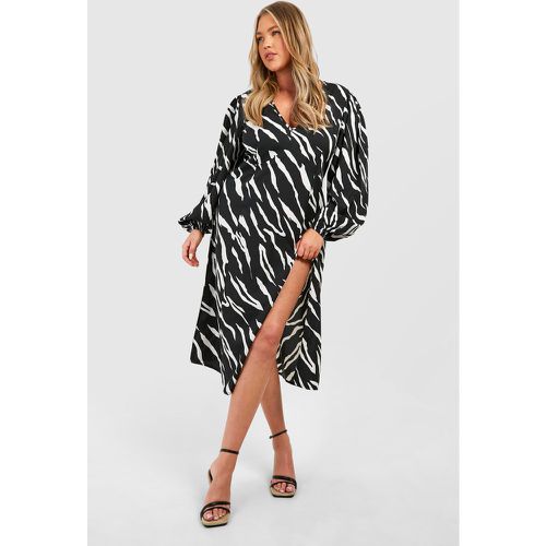 Vestito midi Plus Size con stampa animalier e maniche a campana - boohoo - Modalova