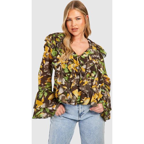 Blusa Plus Size a fiori con arricciature estreme e maniche svasate - boohoo - Modalova