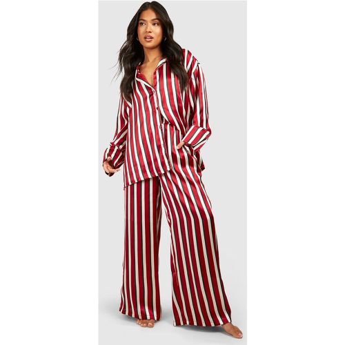 Pijama Petite De Raso Con Rayas - boohoo - Modalova