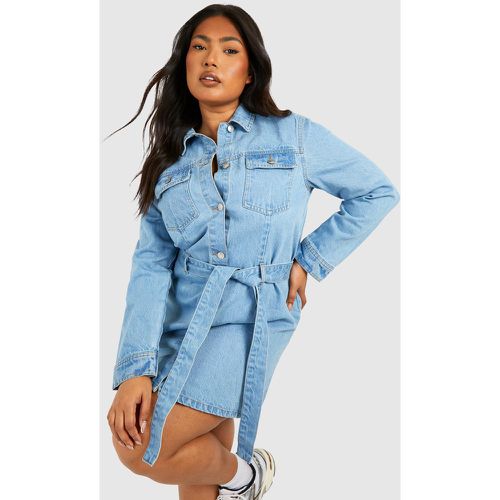 Vestito a trapezio Plus Size in denim con laccetti in vita - boohoo - Modalova