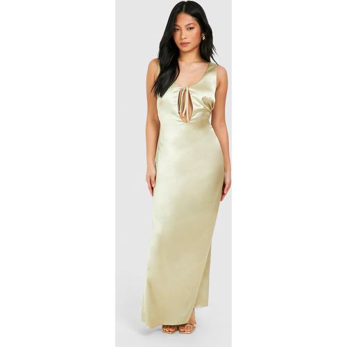 Vestito maxi Petite in raso con laccetti e intaglio sullo scollo - boohoo - Modalova