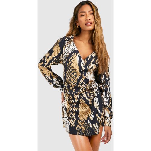 Vestido Camisero Cruzado De Raso Con Estampado De Serpiente - boohoo - Modalova