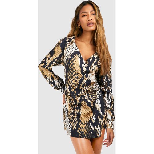 Vestito camicia scaldacuore in raso effetto pelle di serpente - boohoo - Modalova