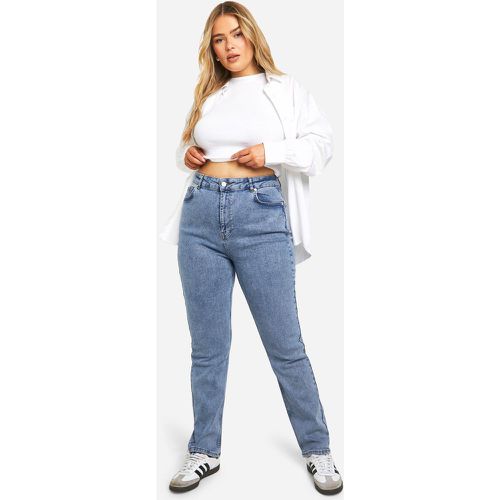 Jeans Mom Plus Size Skinny Fit in lavaggio scuro - boohoo - Modalova