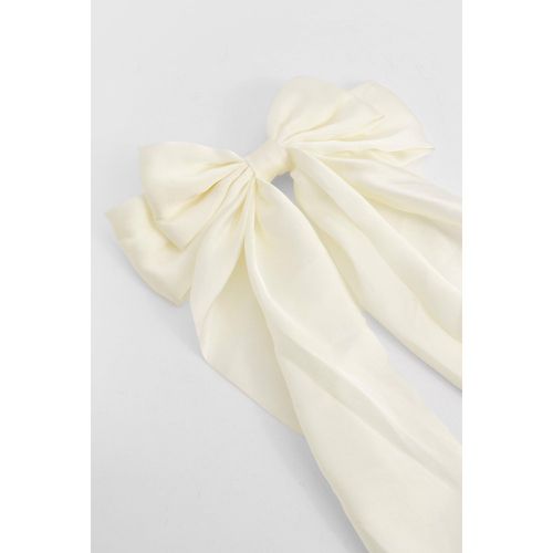 White Large Satin Bow Hair Clip - boohoo - Modalova