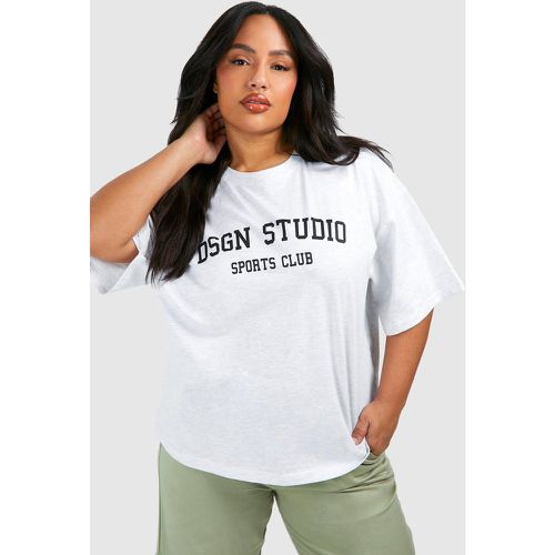 Camiseta Plus Oversize Con Estampado Dsgn Studio Sports Club - boohoo - Modalova
