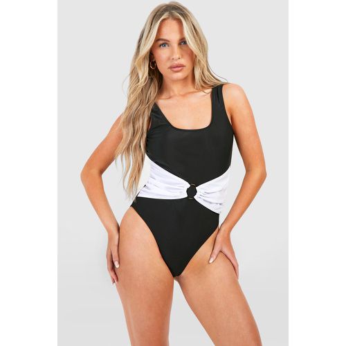 Bañador Con Escote En U, Anillo Y Colores En Bloque Con Control De Abdomen - boohoo - Modalova