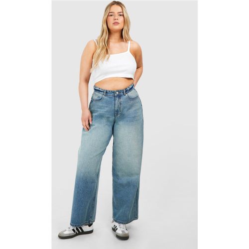 Jeans dritti Plus Size oversize in denim con fiocco sul retro - boohoo - Modalova