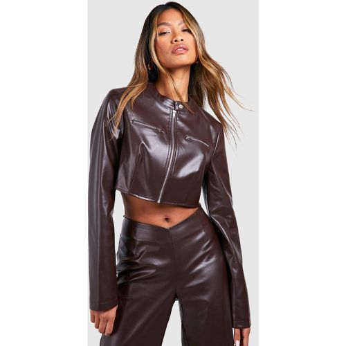 Giacca corta stile Biker effetto pelle - boohoo - Modalova