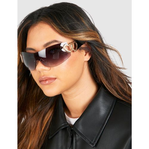 Heart Frame Visor Sunglasses, Nero - boohoo - Modalova