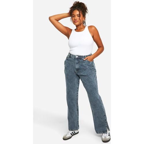 Jeans dritti Plus Size Basics con spacco sul fondo - boohoo - Modalova