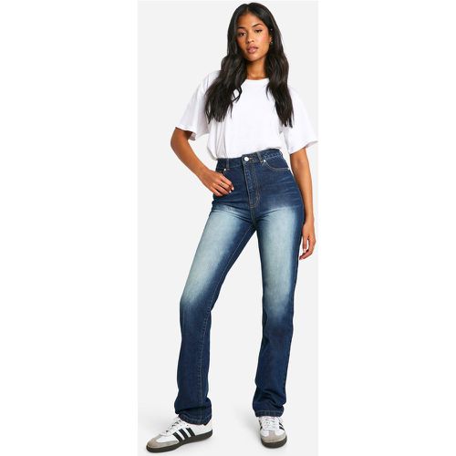 Jeans dritti Tall Basics a vita alta - boohoo - Modalova