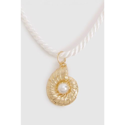 Seashell Charm Rope Necklace - boohoo - Modalova
