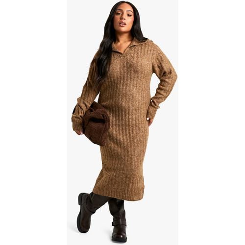 Vestito maxi Plus Size in maglia morbida a coste spesse con colletto - boohoo - Modalova