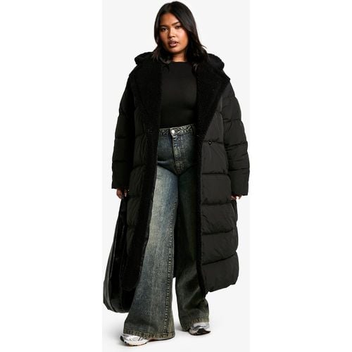 Cappotto piumino Plus Size rifinito in pelliccia sintetica morbida - boohoo - Modalova