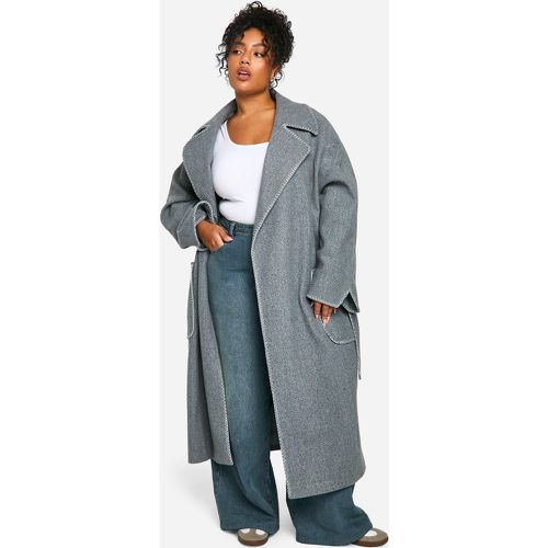 Cappotto Plus Size effetto lana con cintura e cuciture a contrasto - boohoo - Modalova