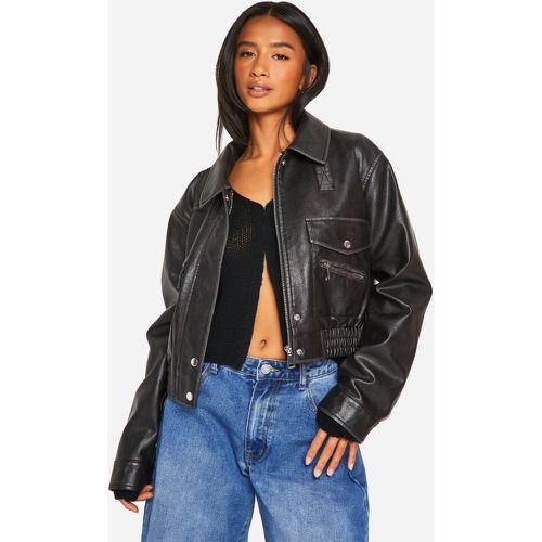 Giacca Bomber Petite in pelle sintetica effetto vintage - boohoo - Modalova