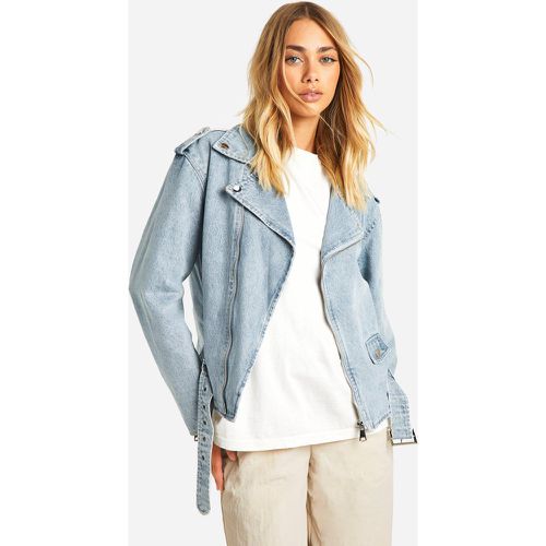 Giacca stile Biker in denim con cintura - boohoo - Modalova