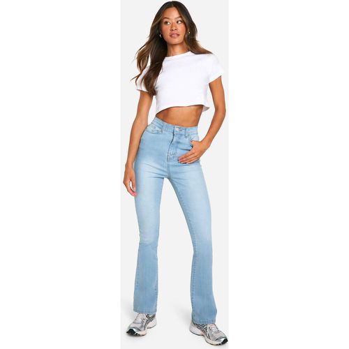 Jeans a zampa Tall a vita alta Skinny Fit in lavaggio chiaro - 91 cm - boohoo - Modalova