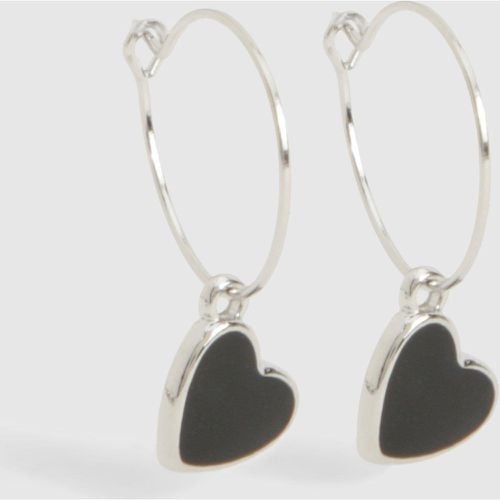 Orecchini in argento con pendente a cuore nero - boohoo - Modalova