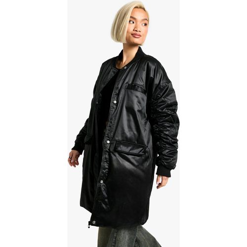 Giacca Bomber lunga oversize in raso - boohoo - Modalova