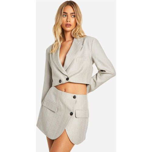 Blazer corto Premium squadrato a righe verticali - boohoo - Modalova