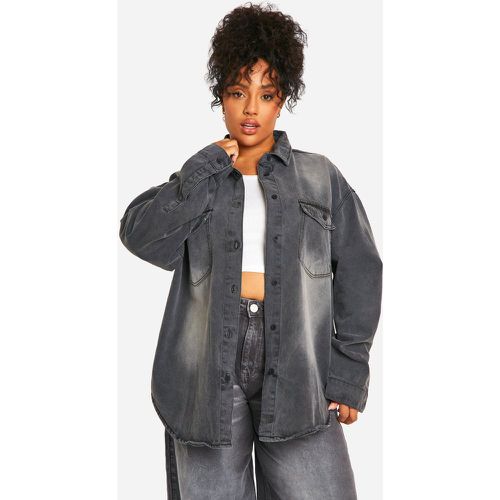 Camicia lunga Plus Size oversize in denim - boohoo - Modalova