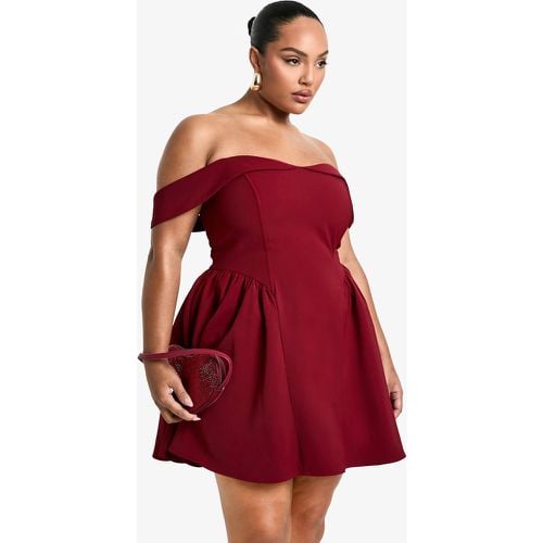 Vestido Plus Skater Plisado Con Escote Barco - boohoo - Modalova