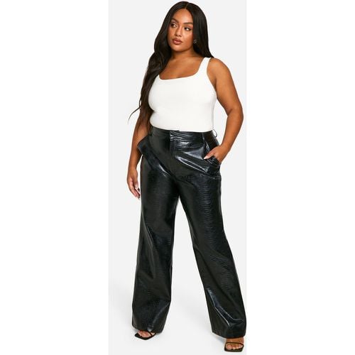 Pantaloni dritti Plus Size in PU effetto coccodrillo - boohoo - Modalova