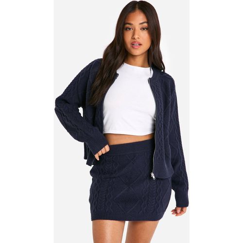 Cardigan Petite in maglia intrecciata con zip & minigonna coordinata - boohoo - Modalova