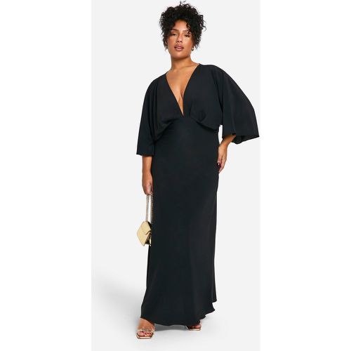 Vestito maxi Plus Size con taglio sbieco e maniche ad angelo - boohoo - Modalova