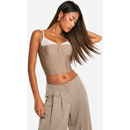 Top a corsetto fasciante con coppe e inserti in rete - boohoo - Modalova