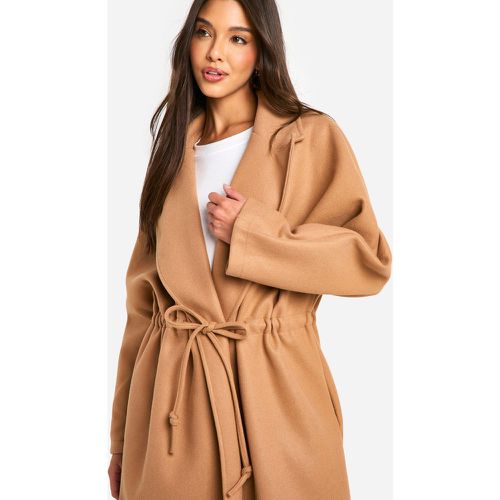 Cappotto effetto lana con vita sincronizzata - boohoo - Modalova