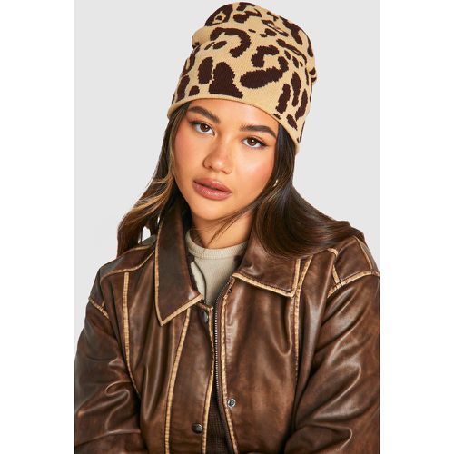 Berretto Beanie in maglia leopardata - boohoo - Modalova