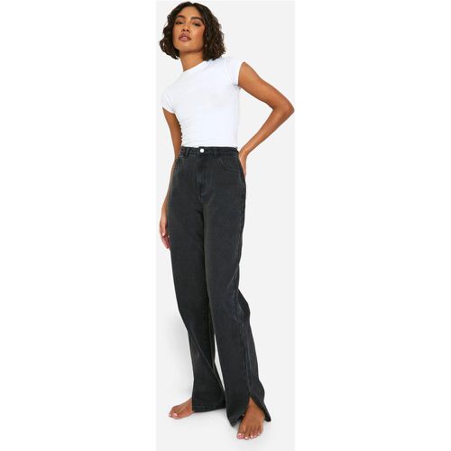 Jeans dritti Tall Basics a vita alta con spacco sul fondo - boohoo - Modalova