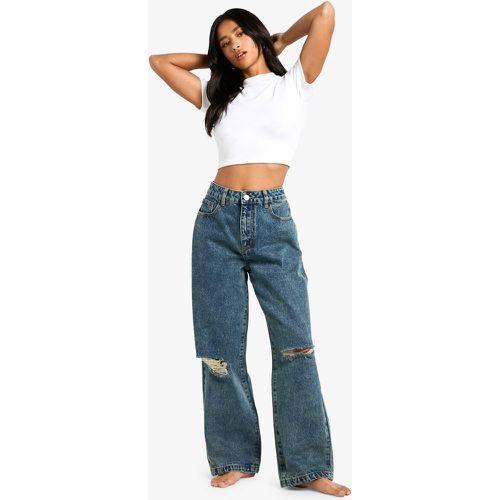 Jeans Petite Basics in taglio maschile con strappi sul ginocchio - boohoo - Modalova