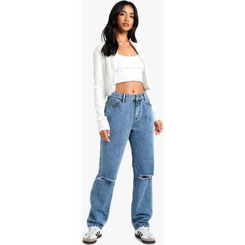 Petite High Waist Distressed Mom Jeans - boohoo - Modalova