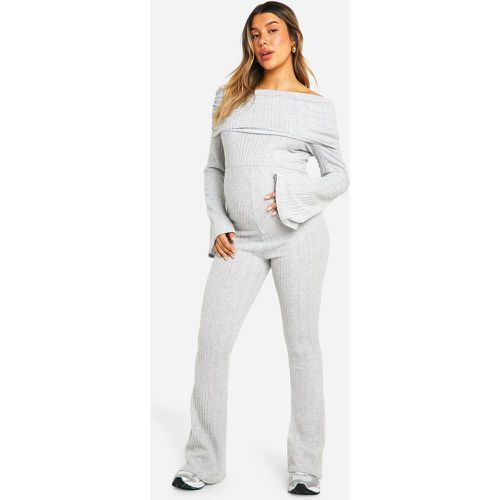 Maternity Textured Deep Bardot Off The Shoulder Long Sleeve Flared Jumpsuit - boohoo - Modalova