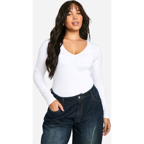 T-shirt Plus Size a maniche lunghe con scollo a V - boohoo - Modalova