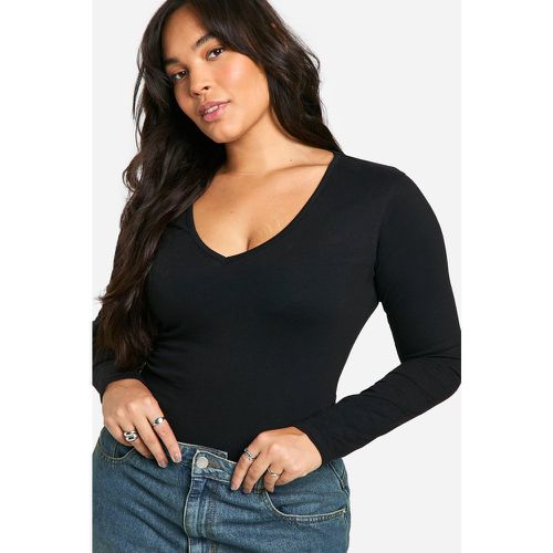 Camiseta Plus De Manga Larga Con Escote De Pico - boohoo - Modalova