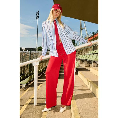 Pantaloni tuta dritti in tricot con righe laterali - boohoo - Modalova