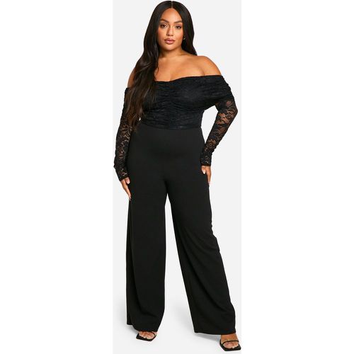 Tuta intera a gamba ampia Plus Size in pizzo con spalle scoperte - boohoo - Modalova