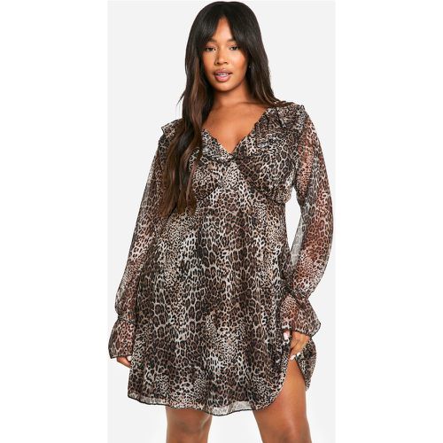 Vestito grembiule Plus Size leopardato con arricciature - boohoo - Modalova