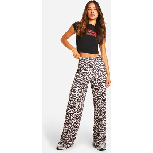 Pantaloni pull-on Tall a gamba ampia con stampa leopardata - boohoo - Modalova